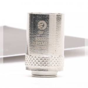 Image d'une résistance Joyetech pour e-cigarette, en métal argenté avec une finition brillante. La résistance est cylindrique avec une base texturée pour une meilleure prise en main. Un logo et des inscriptions sont gravés sur le corps de la pièce. L’arrière-plan est flou avec des teintes neutres. Résistance Joyetech eGo AIO pour cigarette électronique, conçue pour offrir une vape performante et une restitution optimale des saveurs. Compatible avec les clearomiseurs eGo AIO, Cubis et similaires, cette résistance garantit une excellente production de vapeur et une longue durée de vie.