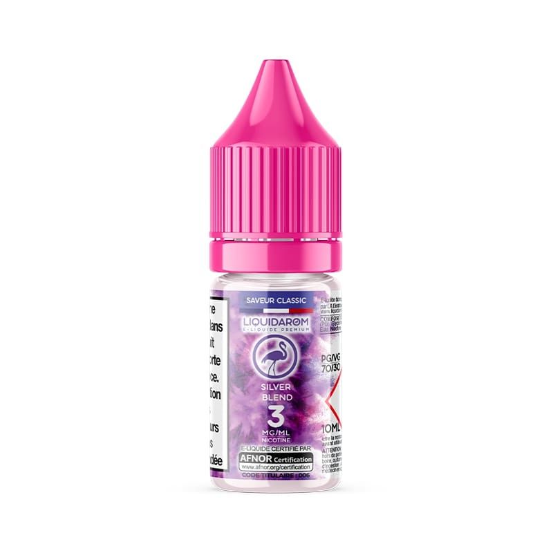 Flacon de e-liquide Silver Blend 10ml de la marque Liquidarom – saveur classic raffinée, dosage nicotine 3 mg, ratio PG/VG 70/30, flacon avec bouchon rose sécurisé, étiquette certifiée AFNOR, e-liquide pour cigarette électronique sur fond blanc.